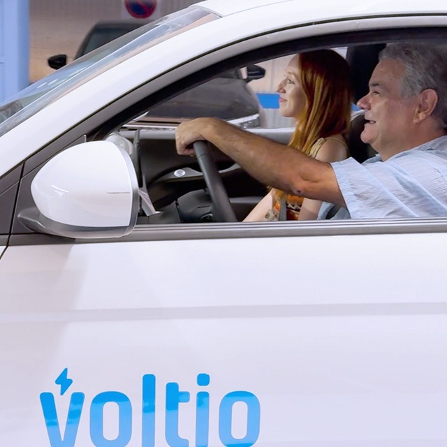 Carsharing-electrico-Madrid-Voltio-Compartir-coche-abuelos.jpg