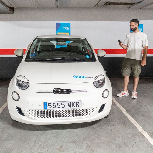 Carsharing-electrico-aparca-CorteIngles-Goya-Madrid-Voltio.jpg